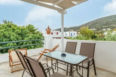 Image de Appartement 'Cyclades Beach 3' avec terrasse privée, Wi-Fi et climatisation