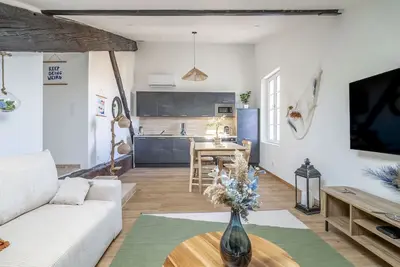 Image de Appartement 'Le Somail - Louis 14' avec vue sur lac, Wi-Fi et climatisation