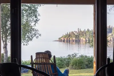 Image de Lakefront retreat, river/wood fireplace/hot tub