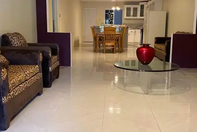 2bdrm Home mins from the beach!