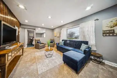 Image de Blue Bayou 3 bedroom 2 bath in South Cleveland king bed up to 8 guests