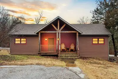 Image de Private Hot Tub Getaway with Peaceful Views, Free Silver Dollar Tickets & Near Branson Shows