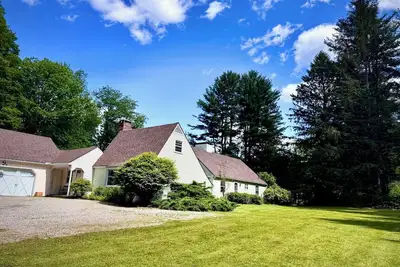 Prime Location and Charm – 5 Mins to Tanglewood & Best Berkshire Attractions