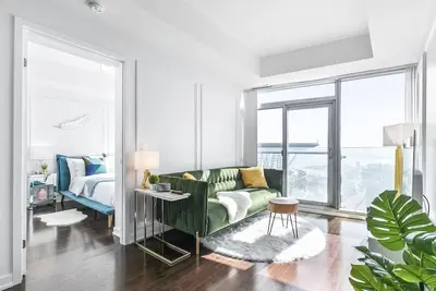 Image de Luxury Cn Tower View Condo w Free Parking