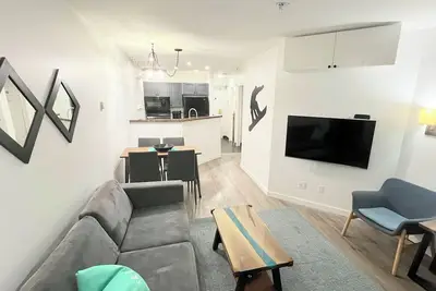 Image de Main Village-1 Bedroom, Queen+2 Sofabeds, Laundry, Parking, Grocery, Ev chargers