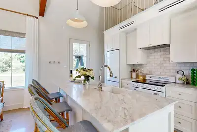 Image de 2 Farmhouse chic cottages between Brenham and Lake Somerville- open layout, W\/D