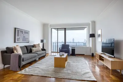 Image de Ideal Ues 2br w/ Gym & Balcony, nr Central Park, by Blueground