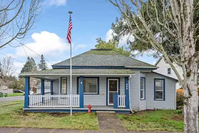 Image de Marvelous Single Level Home in Central Newberg, Fire-Table, Covered Patio, Seven Blocks to Downtown