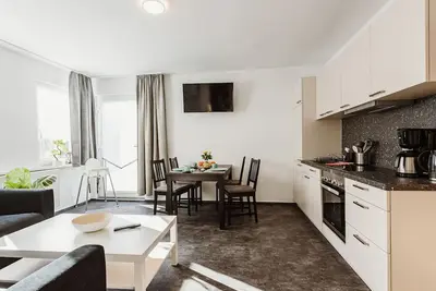 Image de Fw 3 mit Schlafzimmer mit Terrasse - Rebentisch - Hotel Ferienwohnungen Restaurant