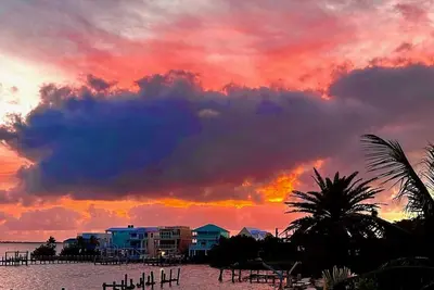 Ocean Front Retreat 2b/3Ba Elevator Pool Clubhouse