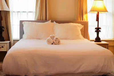 Image de Your Crew's Home Away From Home