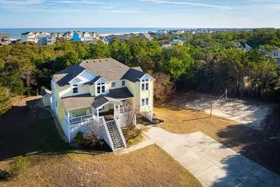 Image de 2min Walk to Beach, Pool, Spa, Game Room, Big Yard