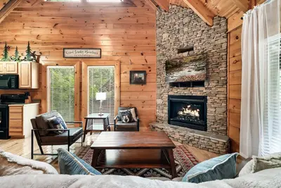 Image de Cozy Bear Heaven | By Colonial Properties