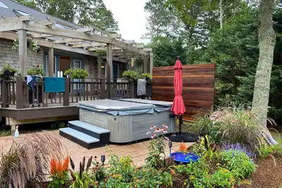 Image de Updated 3 Bedroom Offering Hot Tub and Large Yard (2360)