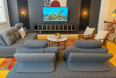 Image de Serene Galleria Escape | King Bed, Private Patio, Prime Location!