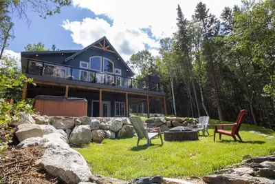 Image de Madawaska Memories- 4br Waterfront Cottage with Hot Tub and Unlimited Wi-Fi