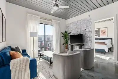 Image de Lodgeur | Plush & bright 2br loft | Midtown