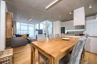 Image de Souk 71 - Contemporary Comfort And Modern Two-Bedroom Apartments on Soukenicka