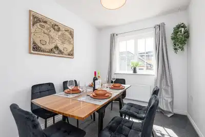 Image de Large House, Contractors, Families, Free Parking