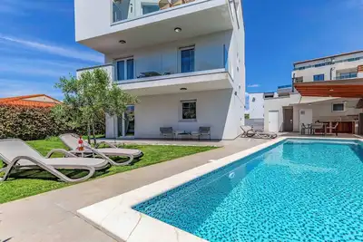 Image de Villa Oceandream - sea view - heated pool - hydromassage- 0755 istriensonne