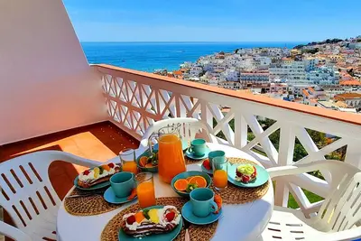 Image de Pool or sea? Have both in this apartment with dream views