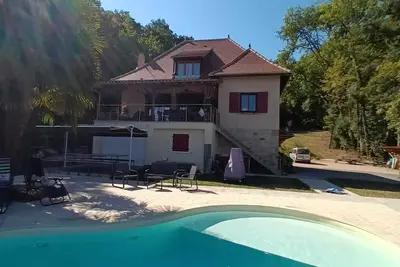 Image de Grand Gite sur 1. 6ha, 14 pers, piscine chauffée, vue panoramique vallée Dordogne