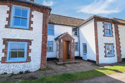 Image de Beach Cottage, family friendly, with open fire in Salthouse, Norfolk