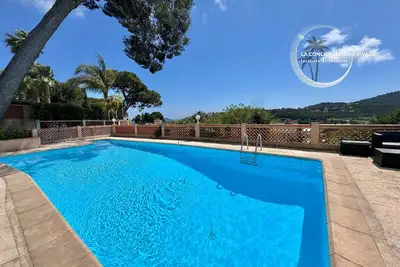 Image de Villa Le Sud • Piscine • Vue dégagée et aperçu mer