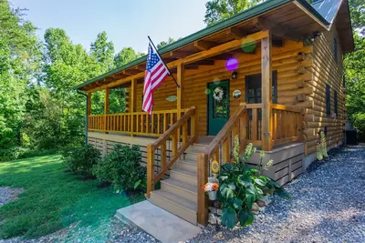 Image de Cozy Cabin Minutes to Helen and best hiking trails in the area! Pet Friendly!