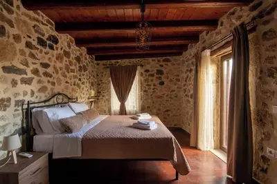 Image de Maison d'hôtes 'Hercules Guesthouse Eleftheria' avec vue montagne, Wi-Fi et climatisation