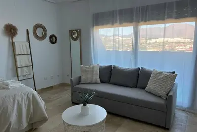 Image de Studio 'Estudio San Luis De Sabinillas' avec piscine partagée, Wi-Fi et climatisation