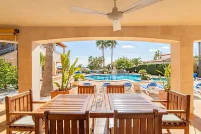 Appartement 'Residencial Planta Baja Cerca Playa' avec vue sur la mer, Wi-Fi et climatisation