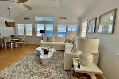 Image de Ocean views, 2/10th to Little Beach and 100 steps to Marginal Way Wow