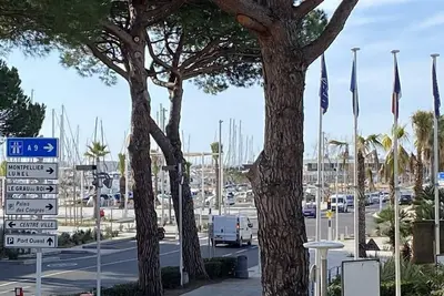 Image de Beau Studio Cabine  4 Couchages, Centre Ville, Cuisine équipée, Port, Plage, Parking