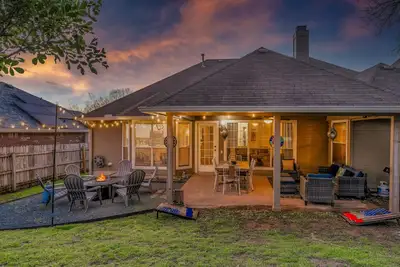 Image de Sunny Haven: Open Concept Living w/ Games Galore!