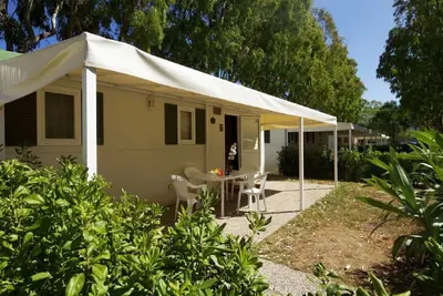 Image de Appartement dans une maison de vacances avec Wifi, climatisation, bain à remous, Tv, terrasse