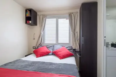 Image de Appartement dans une maison de vacances avec bain à remous, climatisation, Wifi, Tv, terrasse