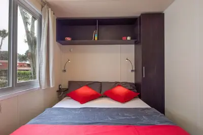 Image de Appartement dans une maison de vacances avec bain à remous, climatisation, Wifi, Tv, terrasse