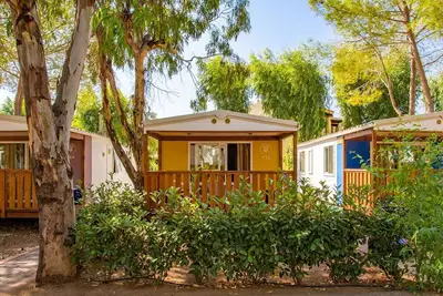Appartement dans une maison de vacances avec bain à remous, Wifi, climatisation, terrasse, parking