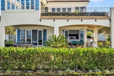 Image de Stay and Relax at Beachfront Beauty