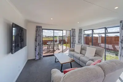 Image de The Shepherds Retreat - Modern Comfort in a Sunlit Haven in Richmond