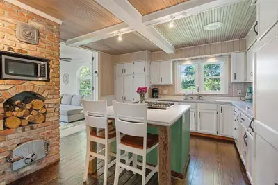 Image de Farm House - Big Yard, Hot Tub, Fire Pit Area, Game Room Cabin, Near Town