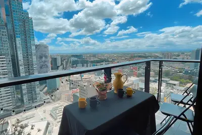 Image de Urban Sanctuary: 3-Bed Apartment Steps from Queen Vic Market & Melbourne Central