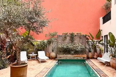 Image de Spacieuse villa type Riad de 3 chambres au calme avec piscine & jardin privés.
