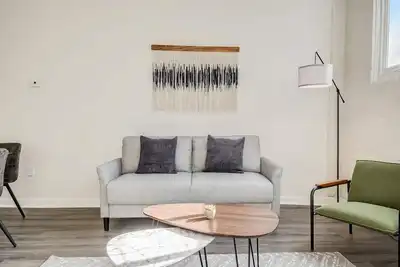 Image de CozySuites - 2br with Direct Skybridge Access #9