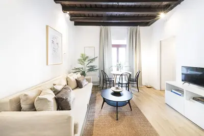 Image de Easylife - Soak up the Crisp, Minimal Vibe at a Light-Filled City Oasis