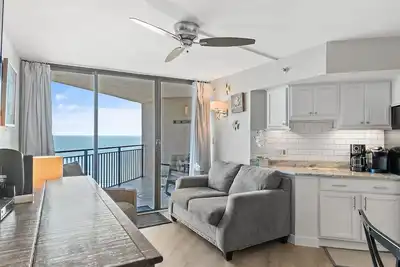 Image de Newly added - Ocean Forest Plaza Condo 20th floor!