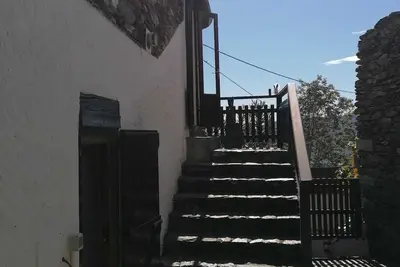 Image de Cozy cottage between lake and the mountains. We're pet-friendly.