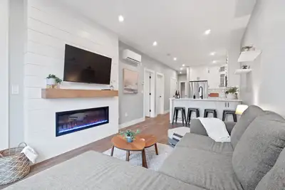 Image de Oasis - Brand New Harrison 1br + Den!