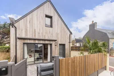 Image de Maison de vacances cosy avec terrasse ensoleillée à Surtainville